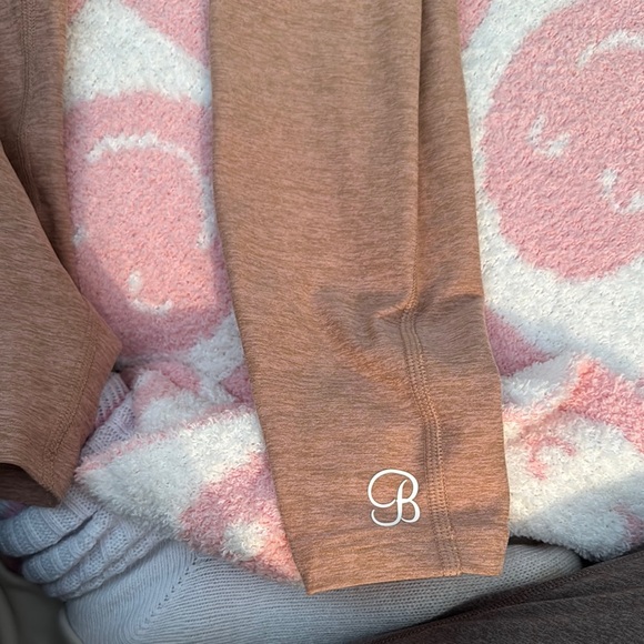 Bombshell Sportswear Set - Picture 5 of 6